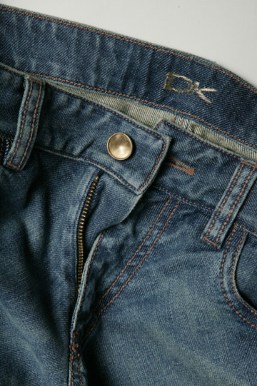 donna-karan-jeans-sp09-button.jpg