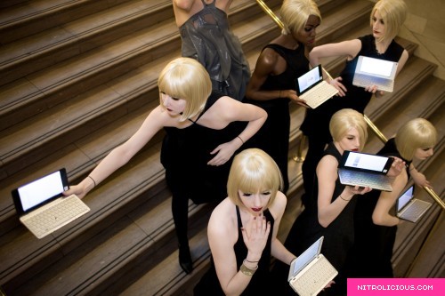 Sony VAIO P-Series Lifestyle PC – Live Mannequins