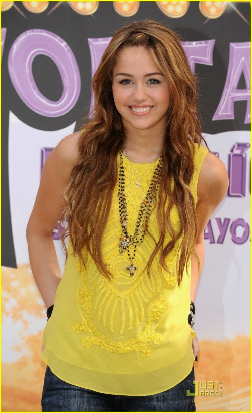 miley-cyrus-matthew-williamson-x-hm-yellow-top-02