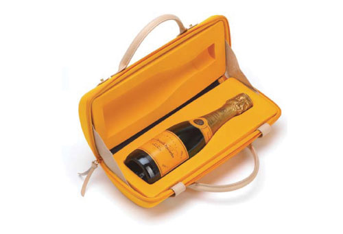 veuve-clicquot-traveler-set-opened