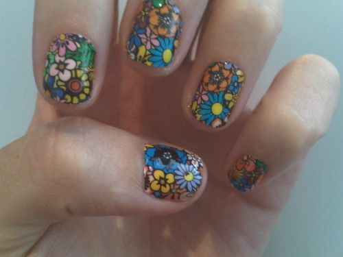 katy-perry-minx-nails-flower-2