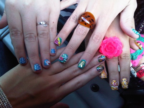 katy-perry-minx-nails-friends