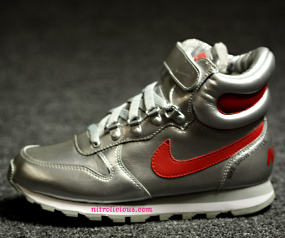 nike-snow-waffle-silver-red-01