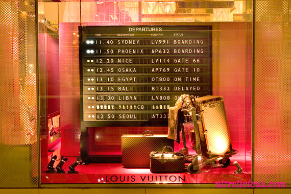 louis-vuitton-city-guides-display-02