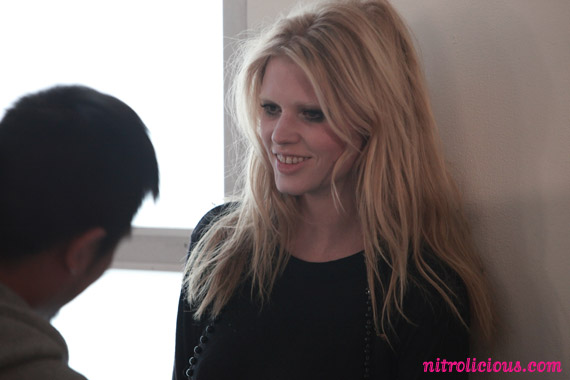 lara-stone-louis-vuitton-behind-the-scenes-01