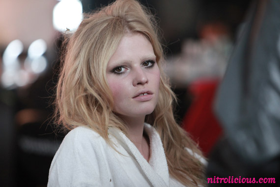 lara-stone-louis-vuitton-behind-the-scenes-03