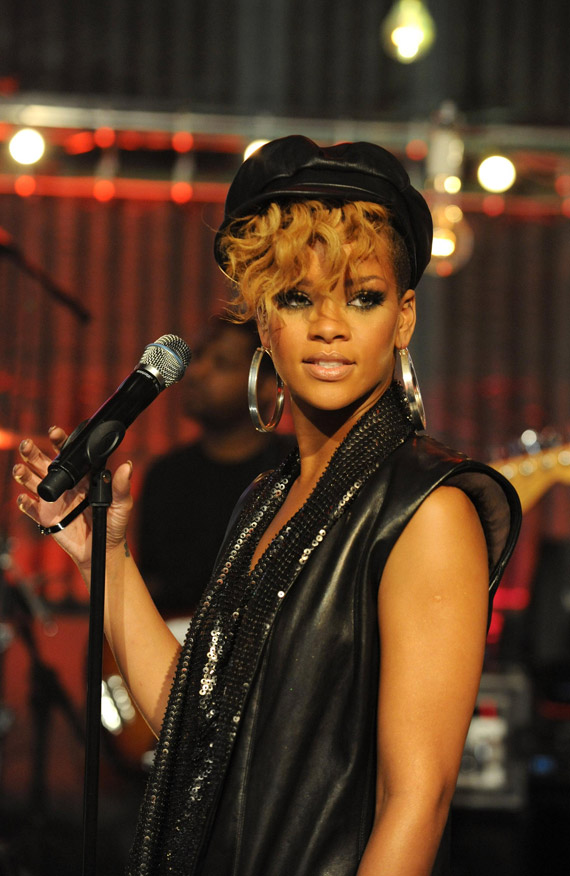 Rihanna-Hope-for-Haiti-Now-02