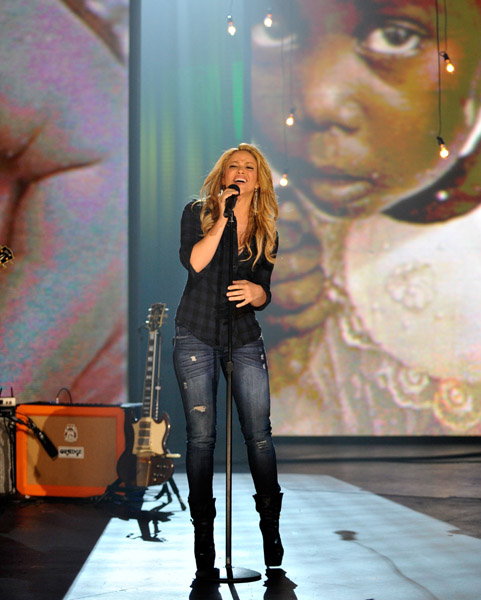 Shakira-Hope-for-Haiti-Now-01