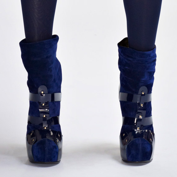 versace-pre-fall-2010-shoes-05