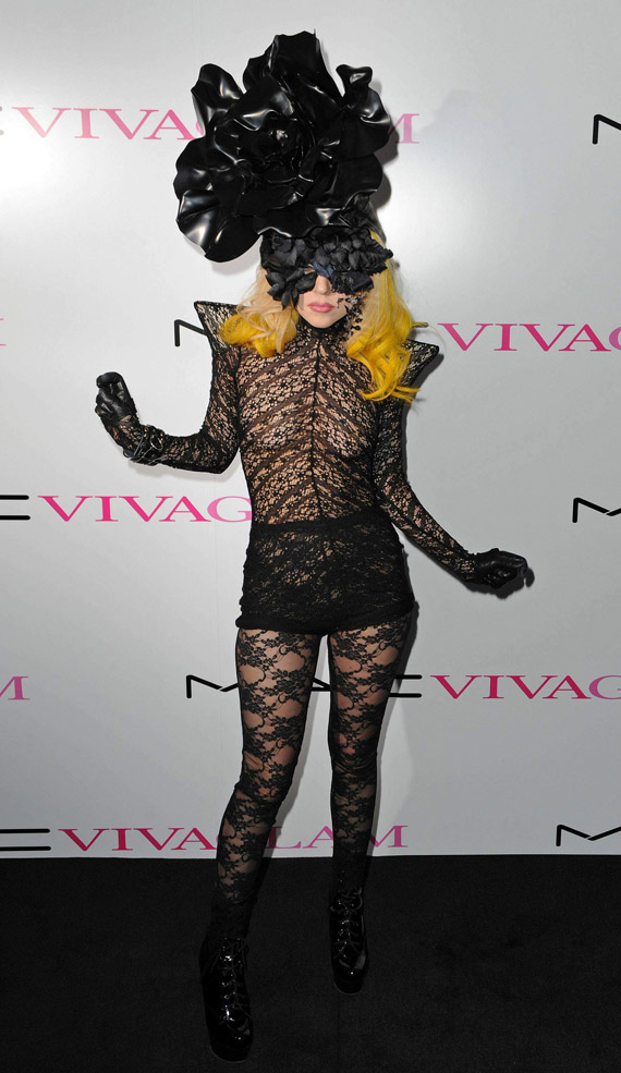 Lady-Gaga-mac-viva-glam-launch-02