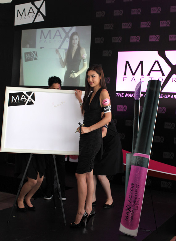 MAX FACTOR Vibrant Curve Effect Lip Gloss Event in Hong Kong