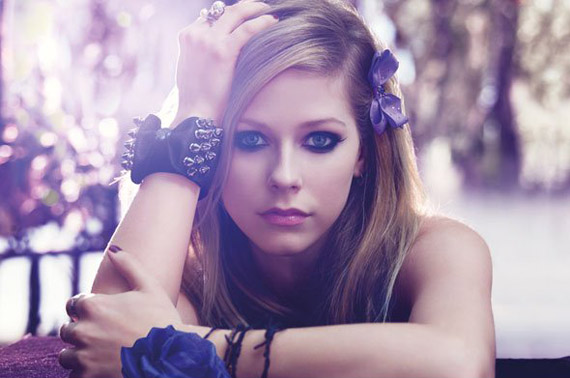 Avril Lavigne Debuts Her New 