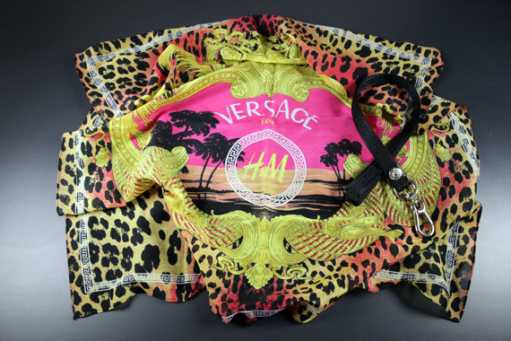 nitro:licious x Versace for H&M Scarf + Keychain Giveaway