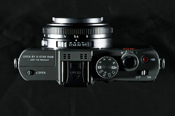 Hick Thuisland actrice Leica D-Lux 6 'Edition by G-Star RAW' - nitrolicious.com