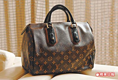 Louis Vuitton A/W ’07 ‘Girl with the Monogram Handbag’
