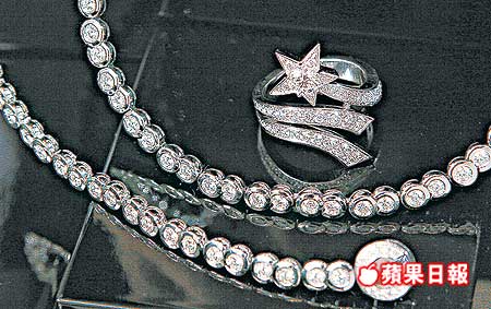 Chanel Accessories: Diamonds & Pearls